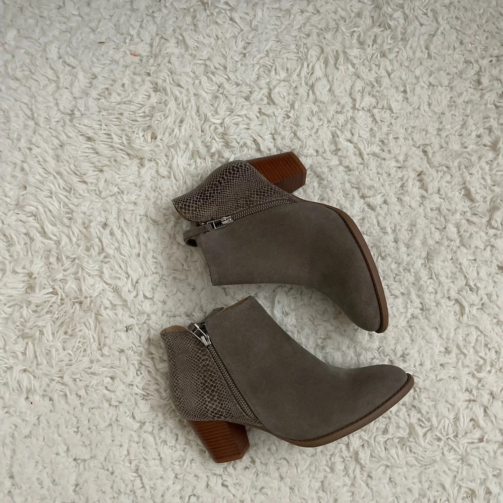Vionic Anne booties